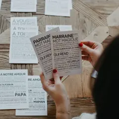 Des cartes avec des poèmes pour un parrain et une marraine, remplies de mots doux et d'amour.