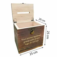 Urne bois personnalisée, idéale pour un mariage. Ses dimensions sont 25x20x25 cm. Elle est ornée d'une inscription dorée.