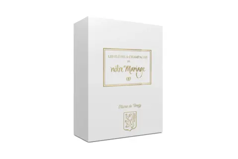 Boîte blanche pour des flûtes à champagne personnalisées mariage, avec inscription dorée "Les flûtes à champagne de notre mariage" et blason de la Mairie de Venizy.