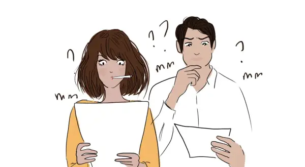 Un couple perplexe devant un projet de faire part. Des points d'interrogation et des "mm" flottent autour d'eux.