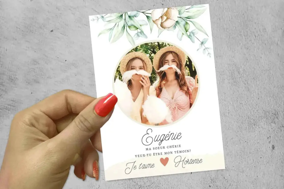 Carte "texte demande témoin mariage originale" avec deux jeunes femmes portant des moustaches en barbe à papa. Eugénie demande à Hortense d'être sa témoin.