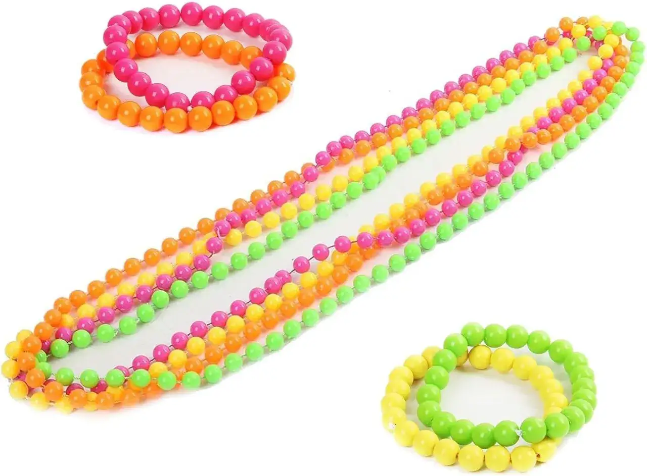 Colliers et bracelets color&eacute;s, parfaits pour une soiree annee 80. Rose, orange, jaune et vert vif pour un look festif.