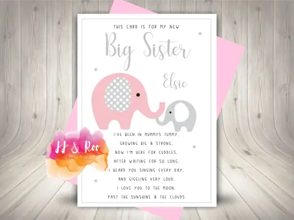 Carte pour une nouvelle grande sœur avec des éléphants roses et gris, et le texte "Elsie".