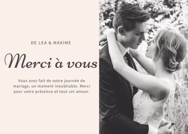 Carte de remerciements mariage de Léa & Maxime. Le couple s'embrasse tendrement.