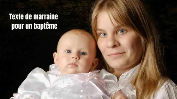 Texte de marraine pour un baptême : une jeune femme blonde tient un bébé en tenue de baptême.